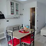 아파트 Red